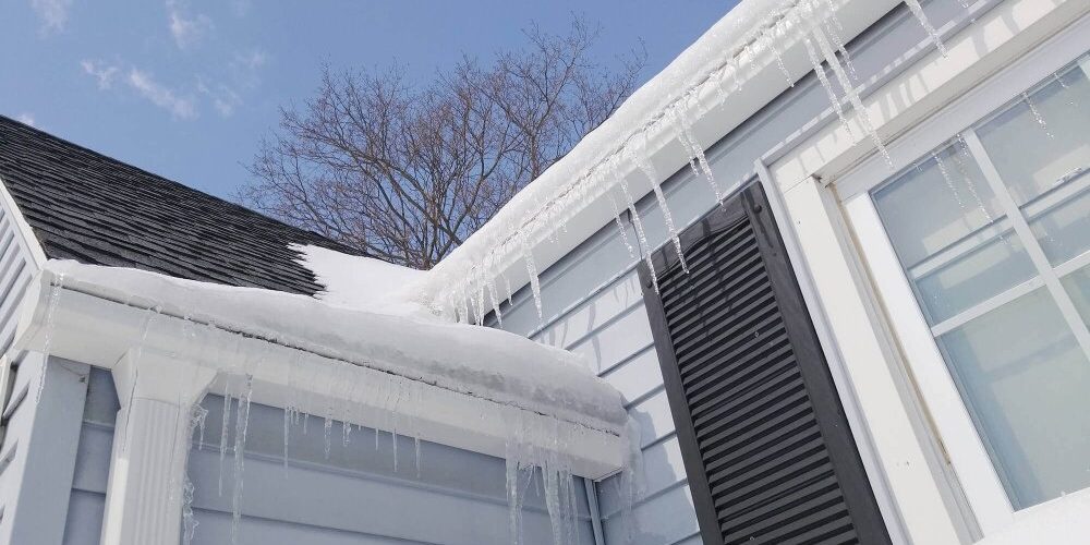 what causes a roof to leak