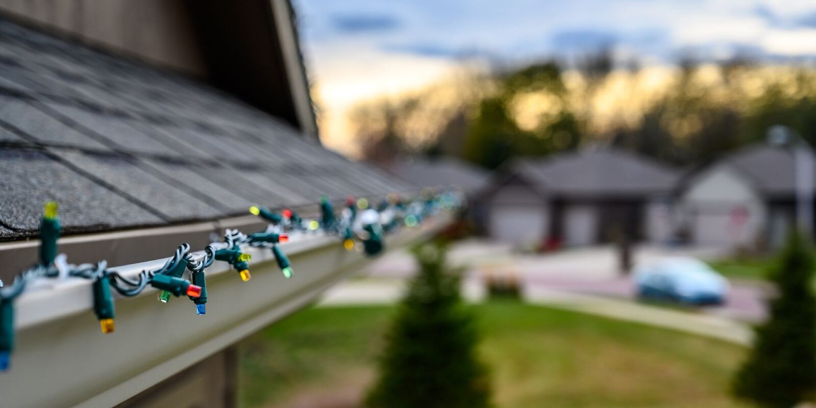 how to hang christmas lights to roof